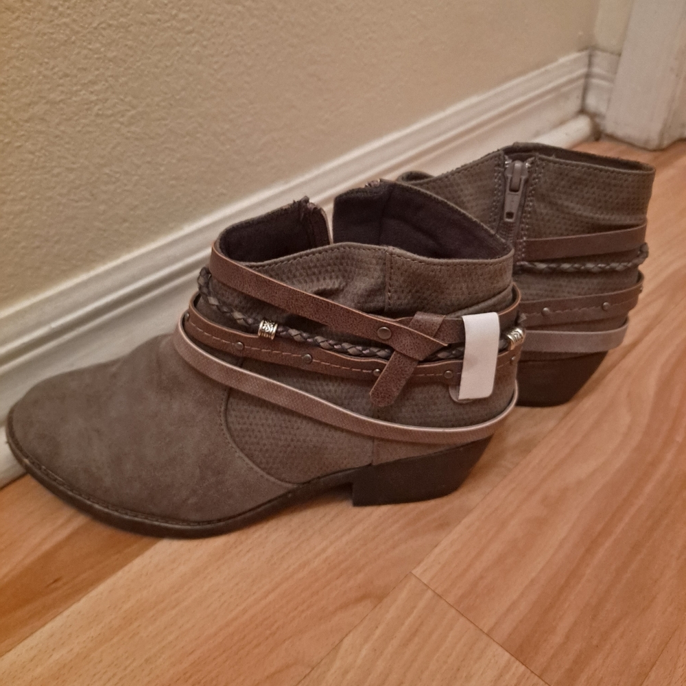 SO gray ankle boots